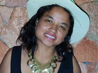 DiamondraFenosoa's Latina live cam shows Profile Image